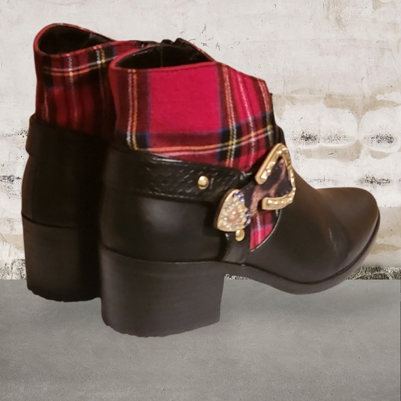 Women PU/TEXT Leather Coated Ankle Boots By Betsy Johnson Size 6.5M - Picture 7 of 10